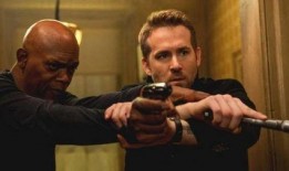 王牌保镖在线观看全集,笑料百出，动作惊险，精彩纷呈！